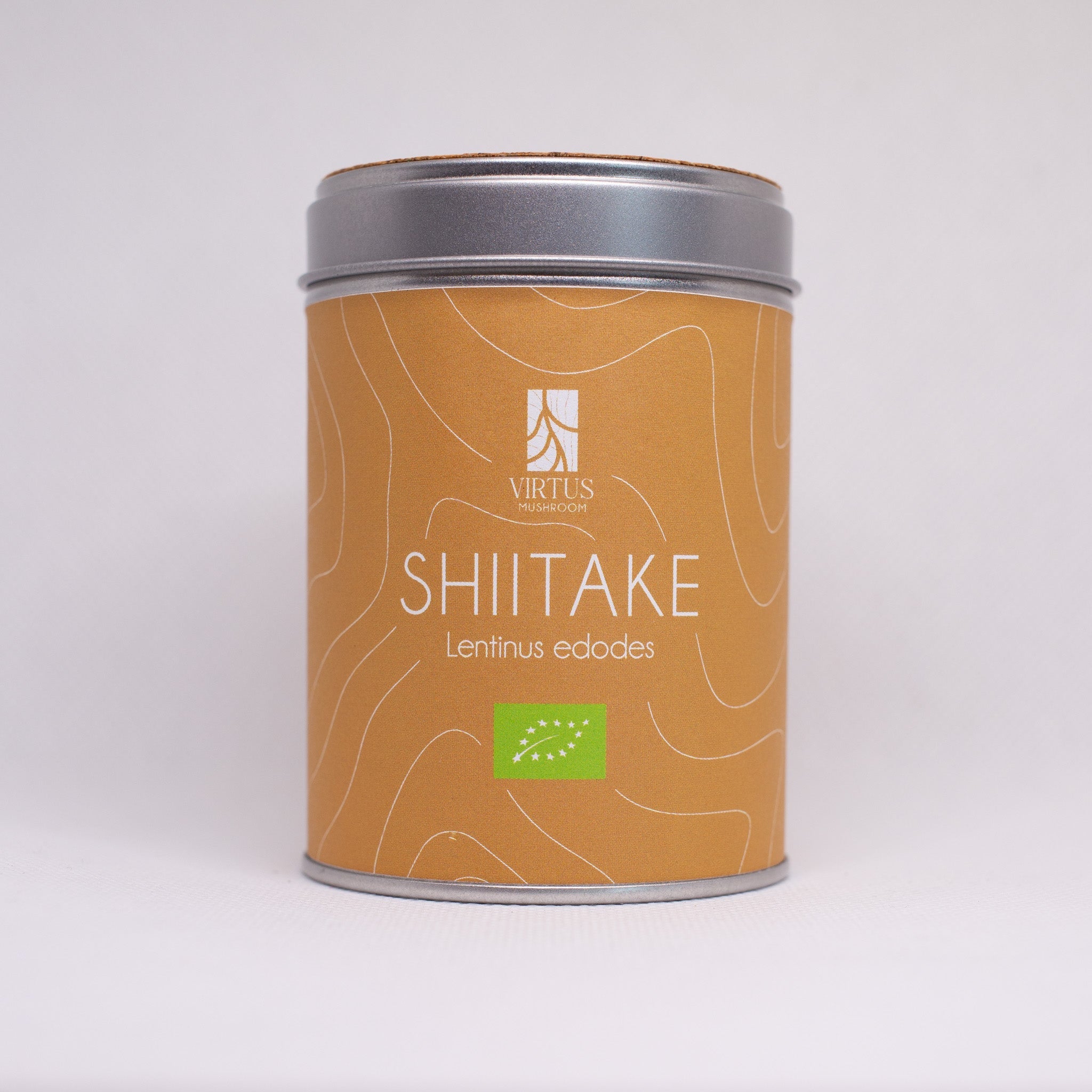 Shiitake (Lentinus edodes) biologico: barattolo con tappo in sughero isolato su campo bianco - Virtus Mushroom