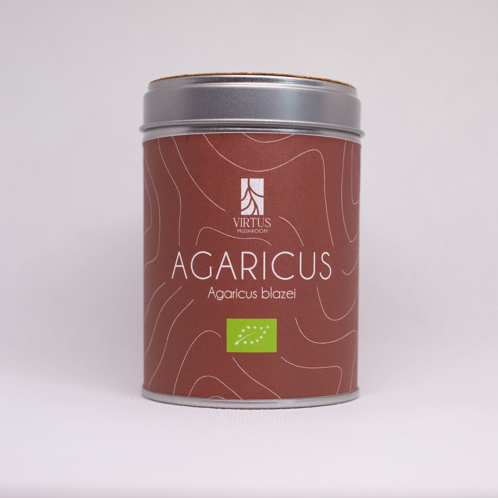 Agaricus blazei biologico in polvere, barattolo in latta su fondo bianco - Virtus Mushroom